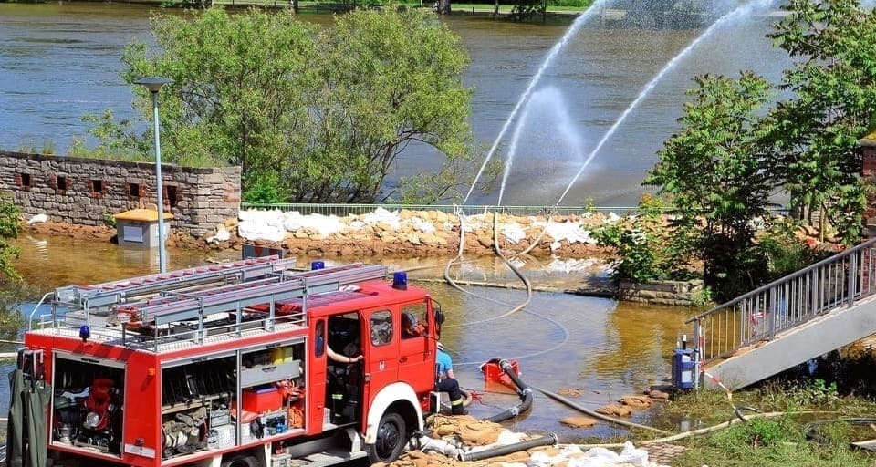 Wasser im Keller wer zahlt die Feuerwehr